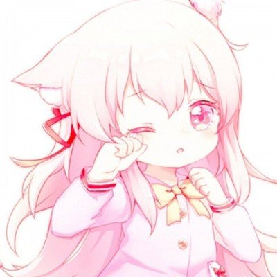 保姆将幼童关狗笼自己只顾玩手机
